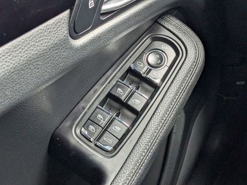 Used 2023 Porsche Macan Turbo AWD/4WD image 21