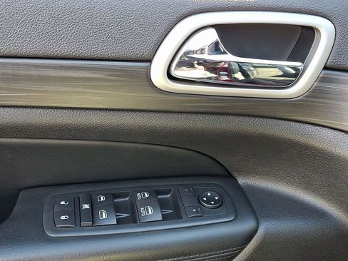 Used 2020 Jeep Grand Cherokee Altitude image 14