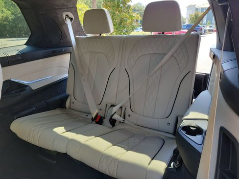 Used 2025 BMW X7 M60i AWD/4WD image 18