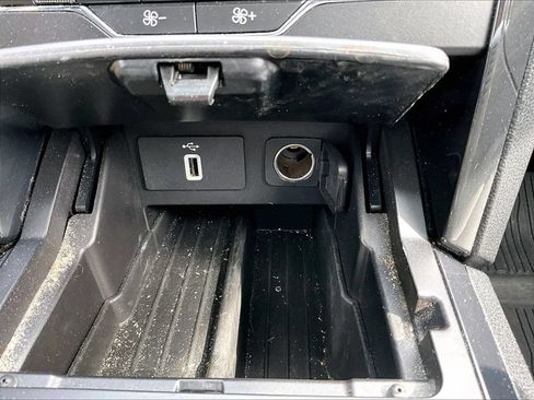 Used 2018 Ford Explorer XLT w/ Equipment Group 202A AWD/4WD image 33