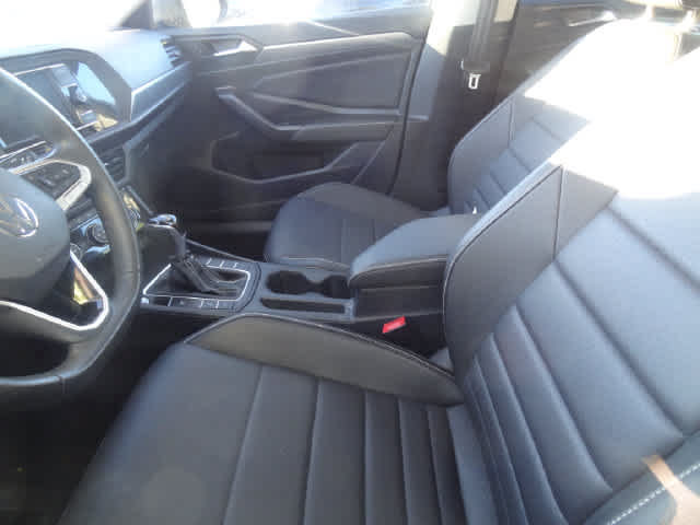 Used 2024 Volkswagen Jetta SE FWD image 9