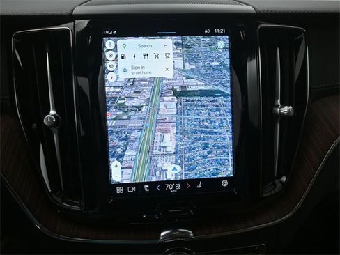 Used 2024 Volvo XC60 T8 Ultimate w/ Protection Package Premier image 4