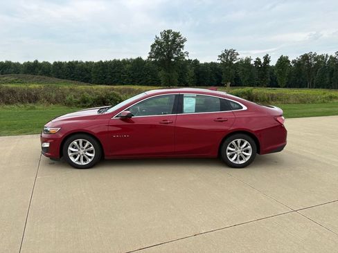 Used 2019 Chevrolet Malibu LT w/ Driver Confidence Package FWD image 3