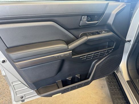 Used 2025 Toyota 4Runner TRD Off-Road image 6