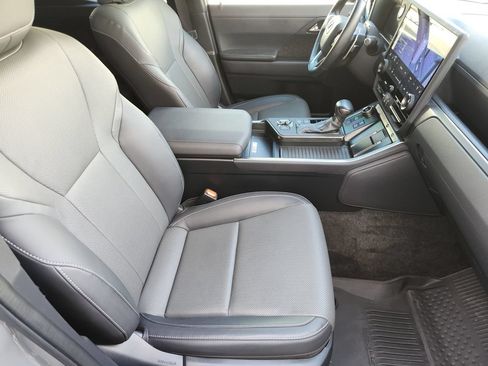 Used 2024 Lexus GX 550 w/ Accessory Package (Z1) AWD/4WD image 10