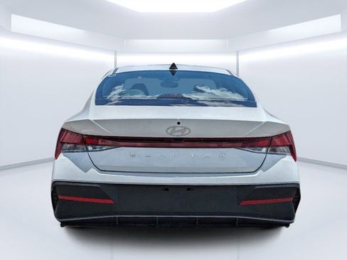 New 2026 Hyundai Elantra SE FWD image 4