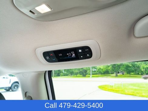 Used 2023 Chrysler Pacifica Touring-L FWD image 36