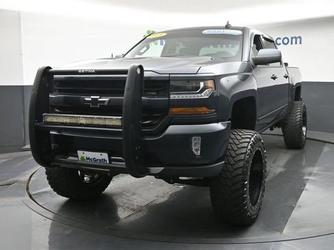 Used 2018 Chevrolet Silverado 1500 LT w/ All Star Edition AWD/4WD image 18