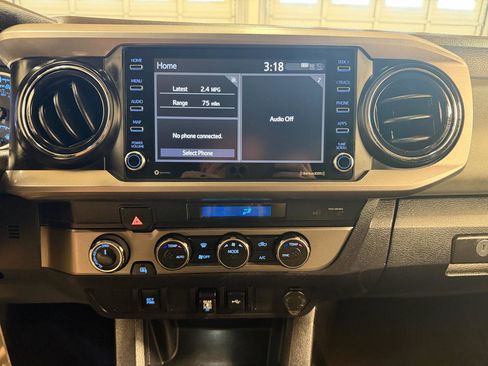 Used 2022 Toyota Tacoma SR5 AWD/4WD image 17