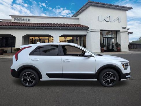 New 2026 Kia Niro LX FWD image 9