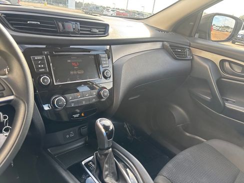 Used 2021 Nissan Rogue Sport S image 14
