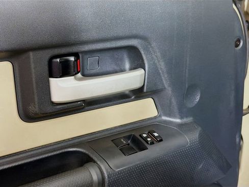 Used 2013 Toyota FJ Cruiser 4WD w/ Upgrade Pkg image 17