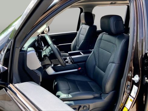 Used 2023 Toyota Tundra Limited AWD/4WD image 8