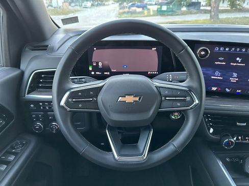 Used 2025 Chevrolet Suburban Z71 image 25