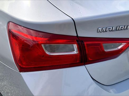 Used 2017 Chevrolet Malibu LT FWD image 27