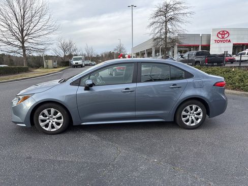Used 2023 Toyota Corolla LE image 3