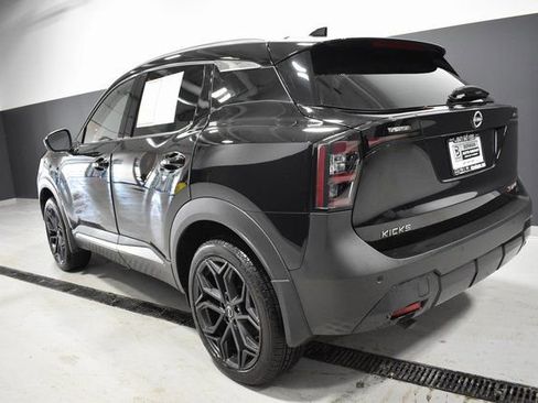 Certified 2025 Nissan Kicks SR image 3