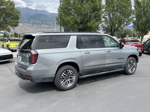 Used 2025 Chevrolet Suburban Z71 AWD/4WD image 7