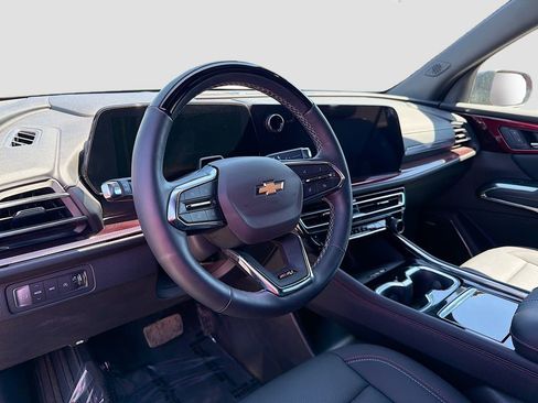 Used 2025 Chevrolet Traverse Z71 w/ Enhanced Driving Package AWD/4WD image 9