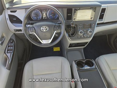 Used 2018 Toyota Sienna XLE w/ XLE Navigation Package image 13