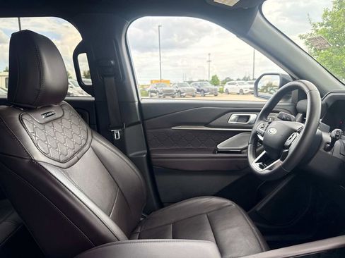 Used 2025 Ford Explorer Platinum w/ LUX Leather Package AWD/4WD image 15