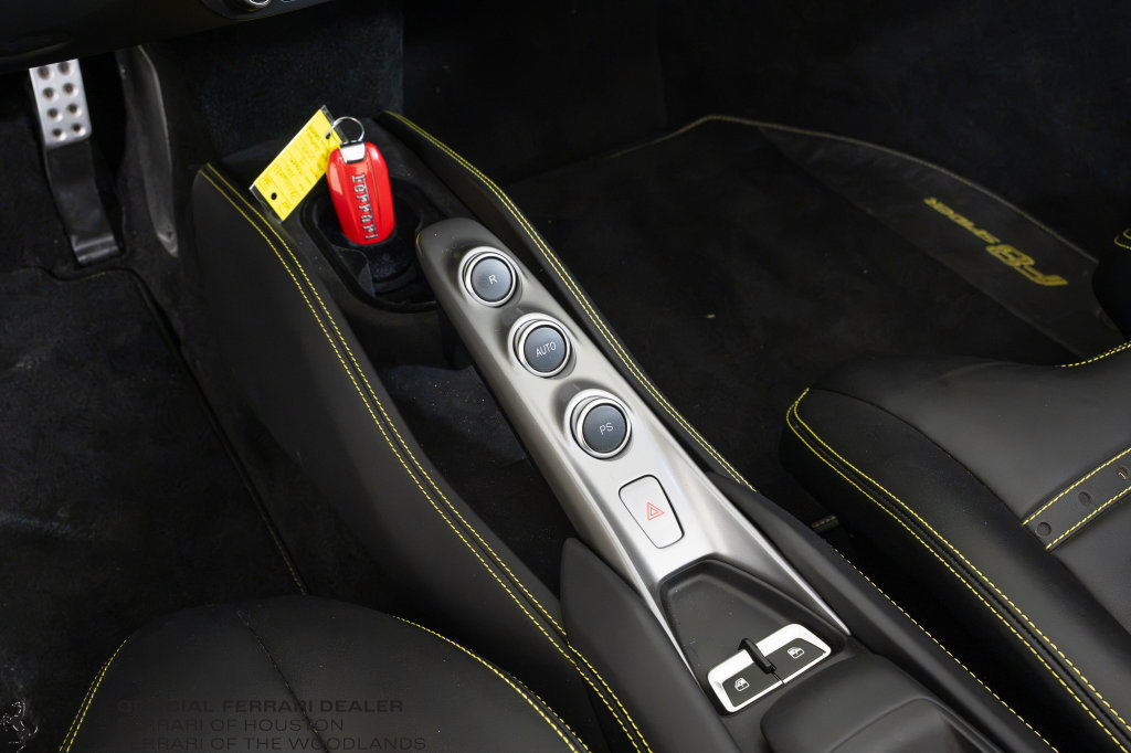 Used 2021 Ferrari F8 Tributo RWD image 13
