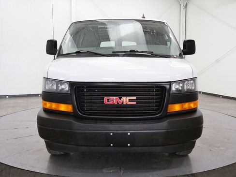 Used 2022 GMC Savana 2500 Extended RWD image 2