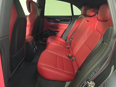 Certified 2025 Porsche Macan 4S Electric AWD/4WD image 15