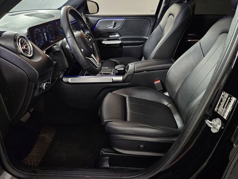 Used 2021 Mercedes-Benz GLB 250 w/ Premium Package image 19