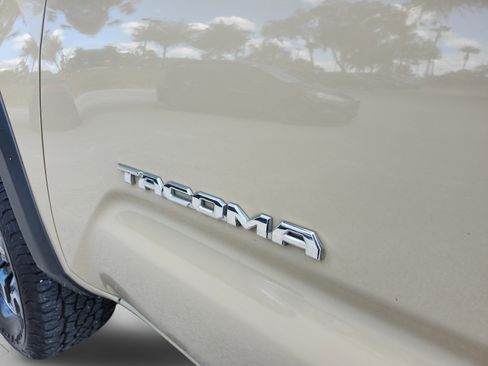 Used 2020 Toyota Tacoma TRD Off-Road AWD/4WD image 32