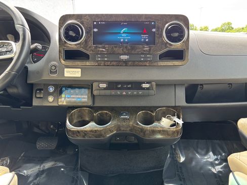 Used 2020 Mercedes-Benz Sprinter 3500 image 26