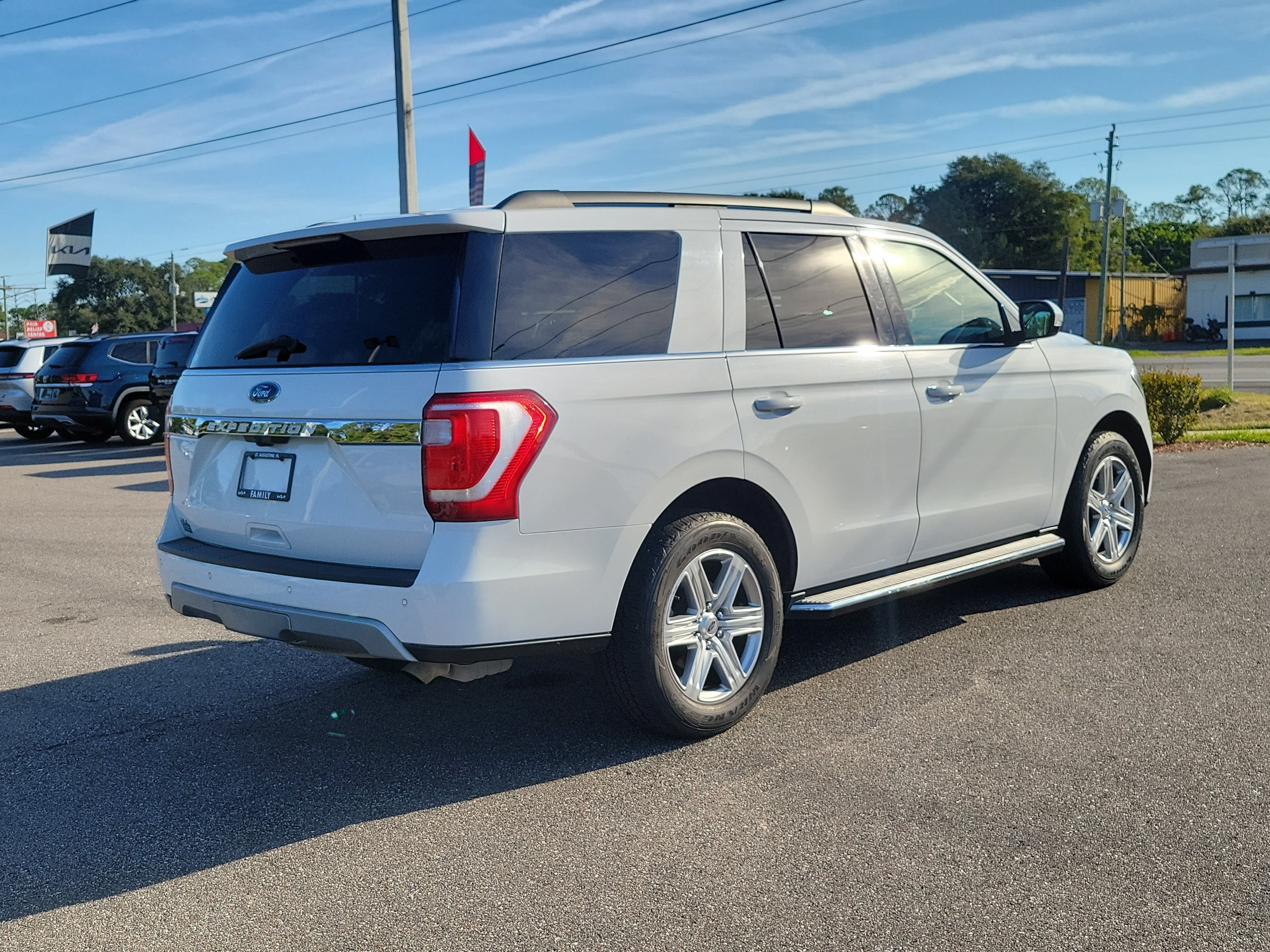 Used 2019 Ford Expedition XLT w/ Equipment Group 202A RWD image 6