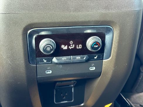 Used 2023 Chevrolet Tahoe Z71 w/ Luxury Package image 22