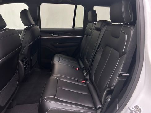 New 2025 Jeep Grand Cherokee Limited w/ Black Appearance Package AWD/4WD image 14