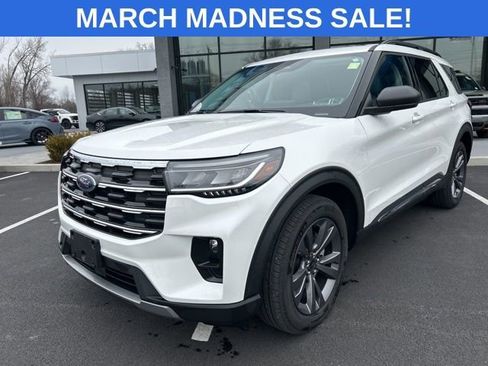 Used 2025 Ford Explorer Active w/ Active Comfort Package image 2