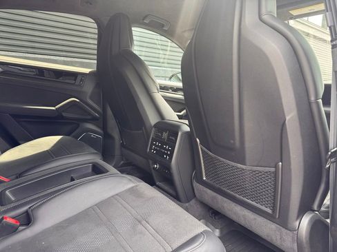 Certified 2024 Porsche Cayenne Turbo GT AWD/4WD image 27