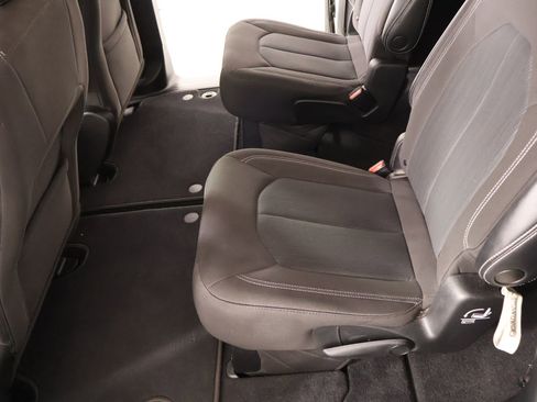 Used 2021 Chrysler Pacifica Touring w/ S Appearance Package image 12