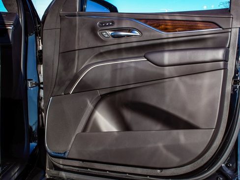 Used 2022 Cadillac Escalade ESV Sport Platinum w/ LPO, ONYX Package image 13