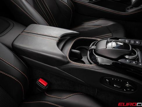 Used 2022 Aston Martin V8 Vantage Roadster image 35