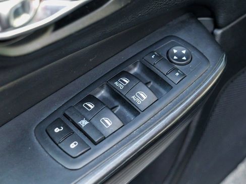 Used 2017 Jeep Cherokee Limited image 17