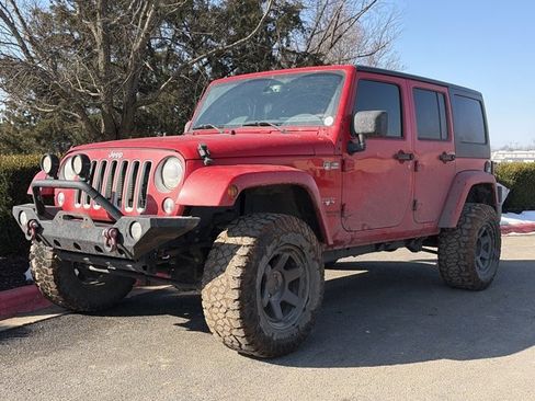 Used 2017 Jeep Wrangler Unlimited Sahara w/ Connectivity Group image 5