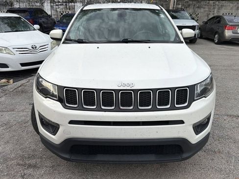 Used 2018 Jeep Compass Latitude FWD image 2