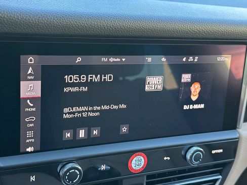 Certified 2025 Porsche Macan image 20