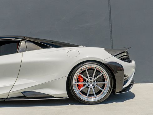 Used 2022 McLaren 765LT RWD image 24