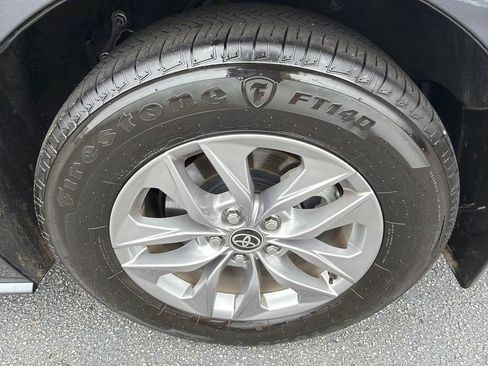 Used 2025 Toyota Sienna XLE FWD image 19