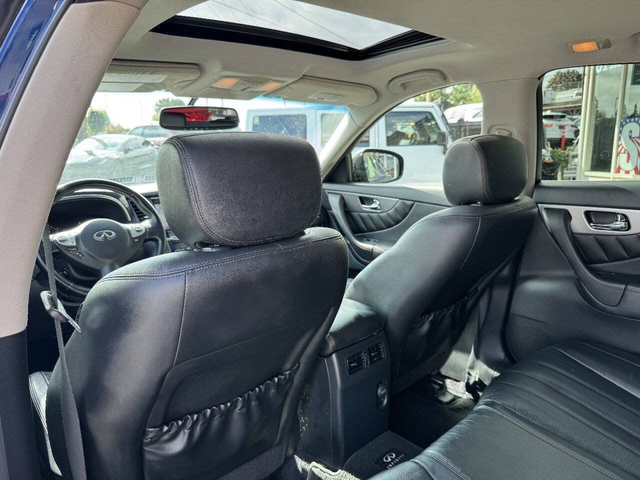 Used 2014 INFINITI QX70 AWD w/ Premium Package image 26