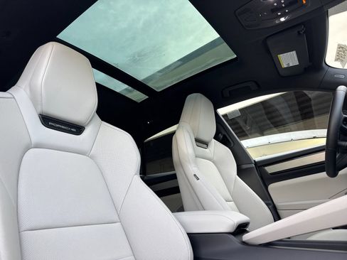 Certified 2024 Porsche Macan 4 Electric image 19