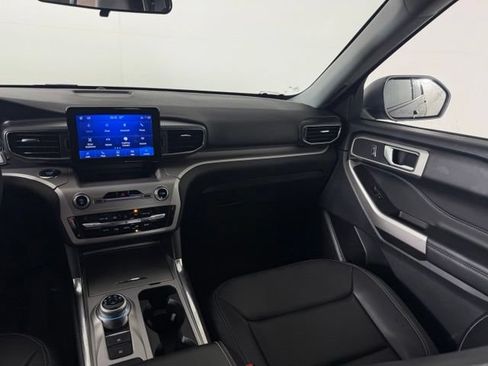 Used 2023 Ford Explorer XLT w/ Equipment Group 202A RWD image 32
