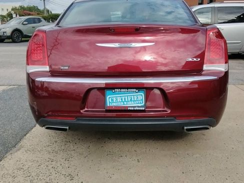 Used 2018 Chrysler 300 Touring w/ Driver Convenience Group RWD image 3