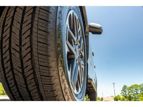 Used 2026 Toyota Tundra Limited AWD/4WD image 9